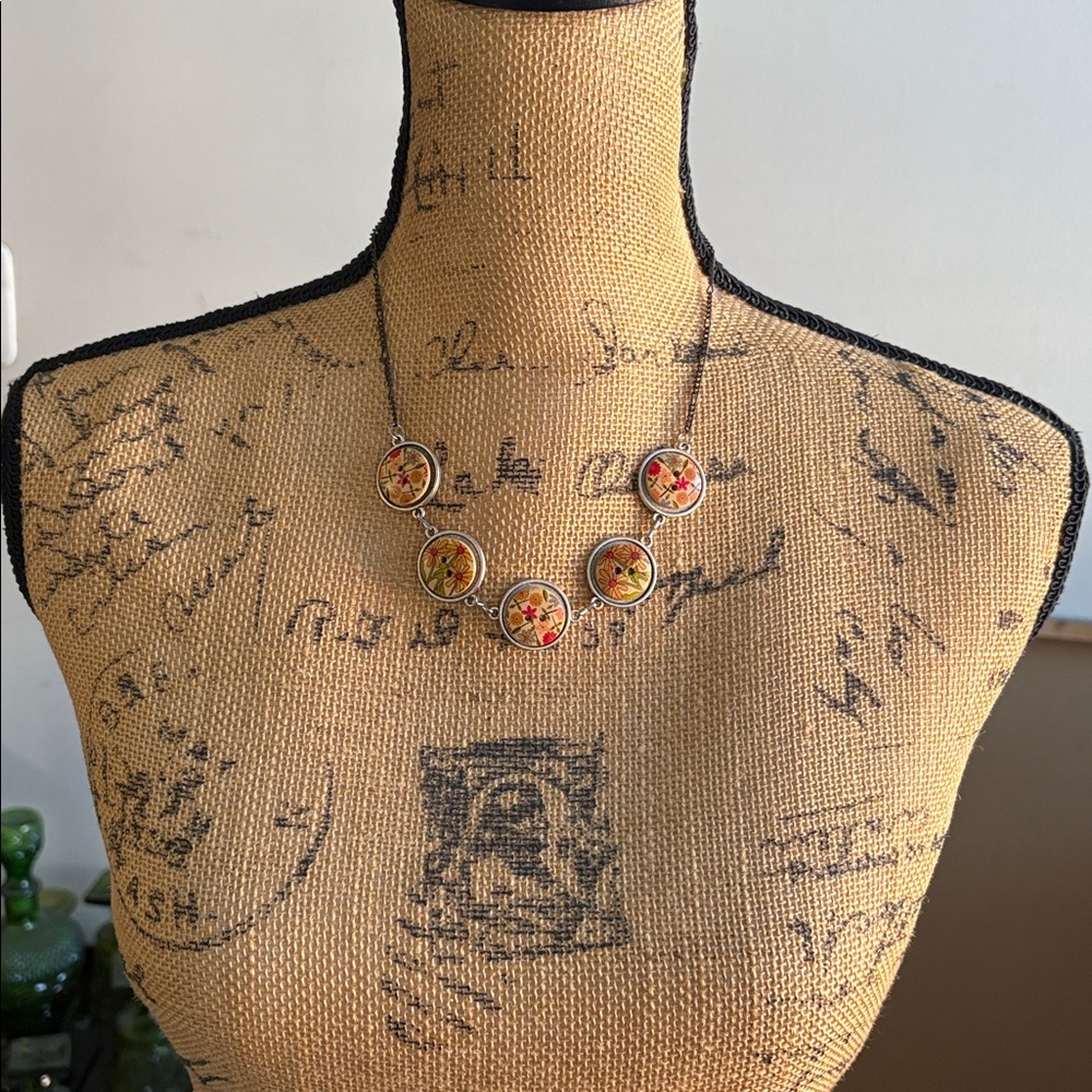 Floral Button Necklace - Picture 2 of 3